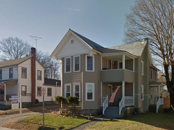 208 Center St #1