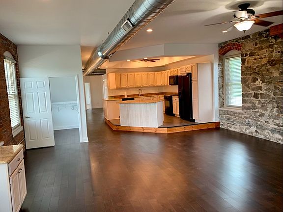 5th image of 1035 Hancock St Unit 2