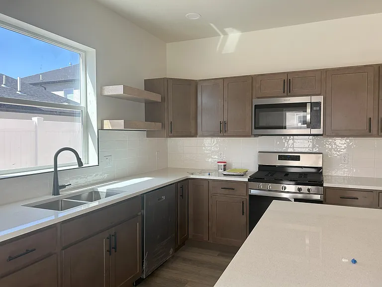2461A Ross Rd — Photo 3