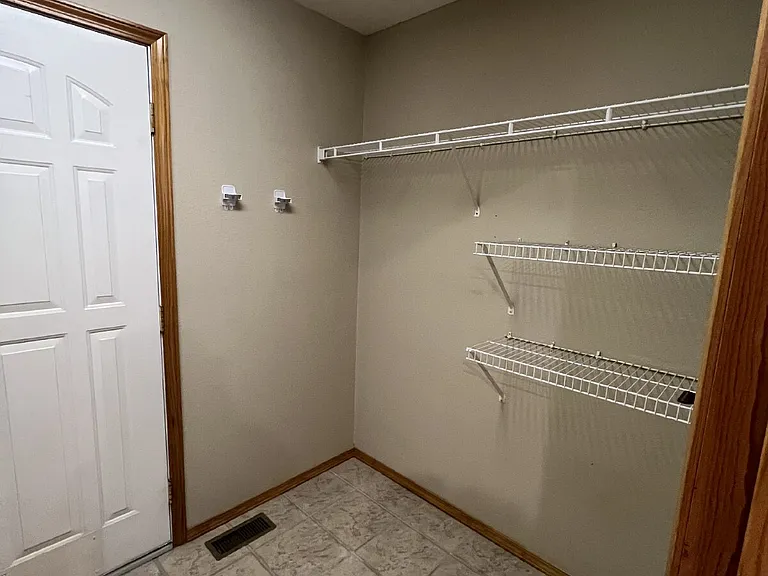 161 Shadowview Dr — Photo 11