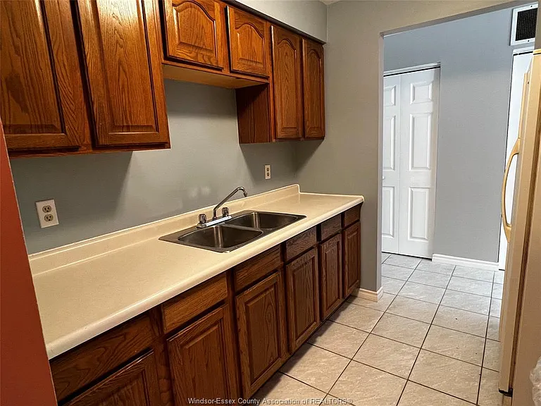3875 Tecumseh Rd E #3 — Photo 12
