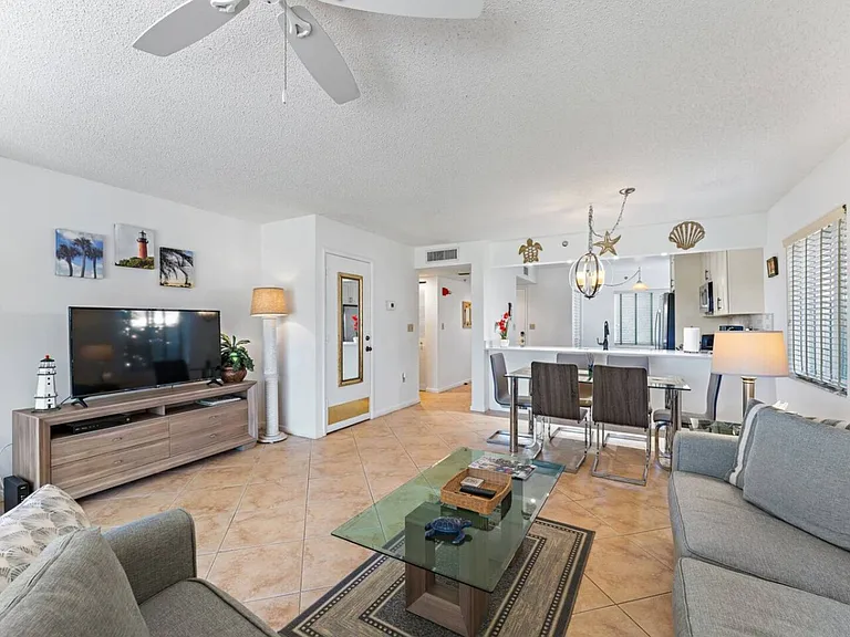 Palm Ave — Photo 14