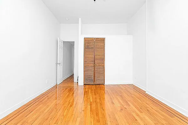 Rented by The InHouse Group | media 10