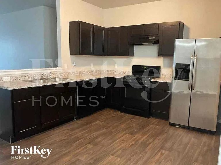233 NE 21st Ct — Photo 7
