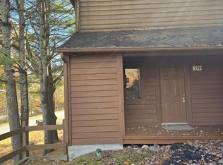 219 Sterling Ct, Bushkill, PA 18324