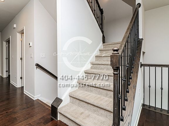 3rd image of 3523 Hedgeway Ln NW