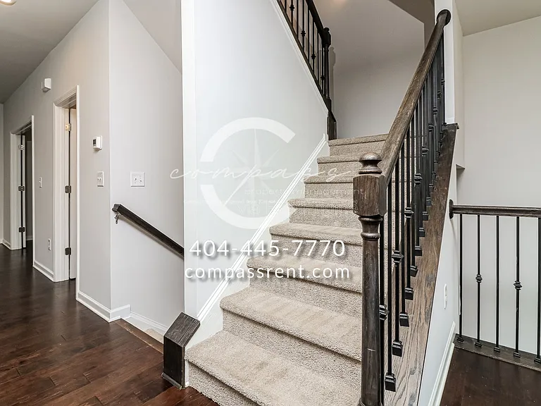 3523 Hedgeway Ln NW — Photo 3