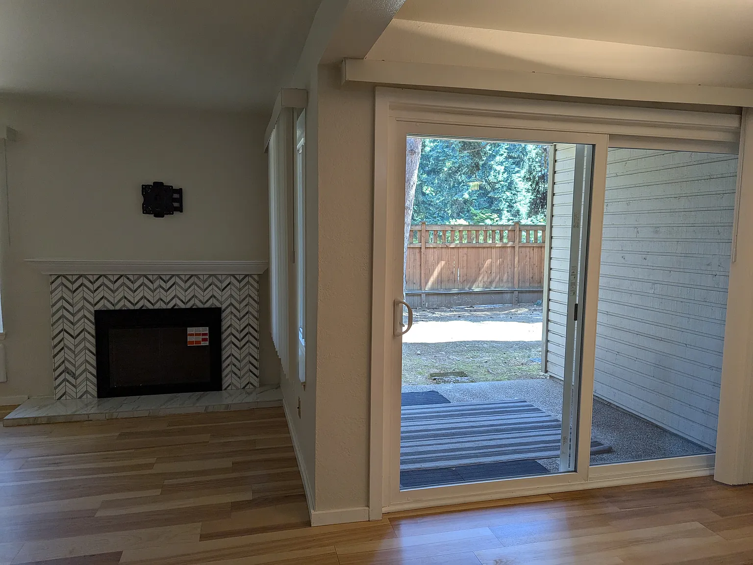 2 bed, 1.5 bath, 1051 sqft, $2,350 — Photo 2