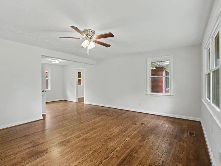 1221 Burlington Rd — Photo 6