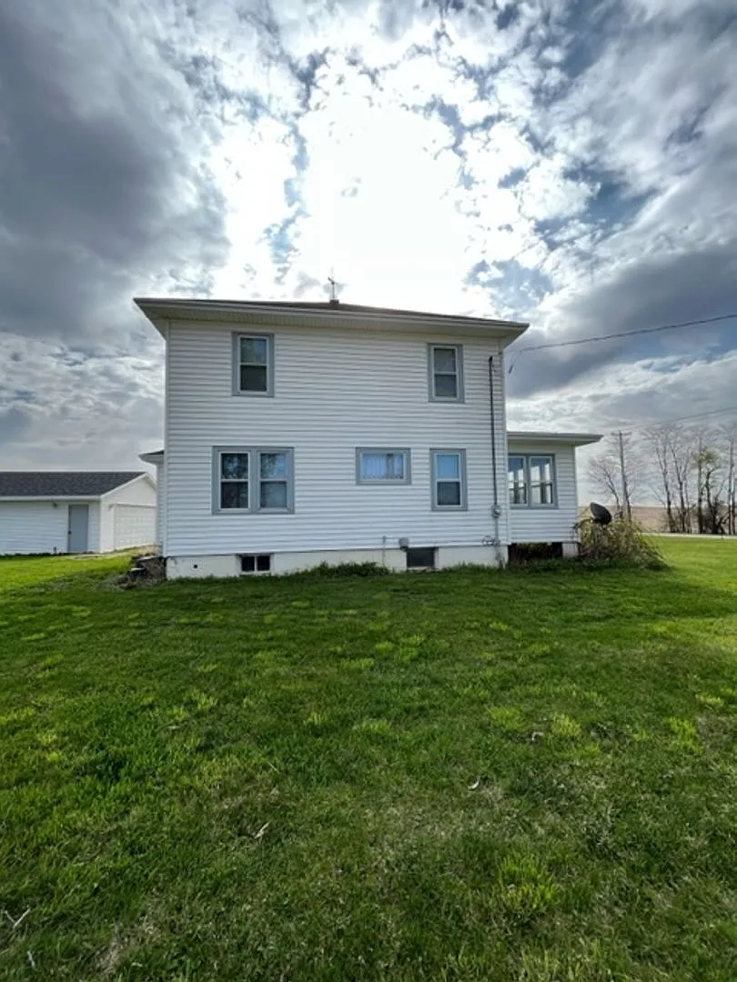 3 bed, 1.5 bath, 1352 sqft, $2,095 — Photo 4