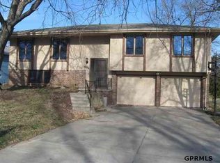 604 Shannon Rd, Papillion, NE 68046