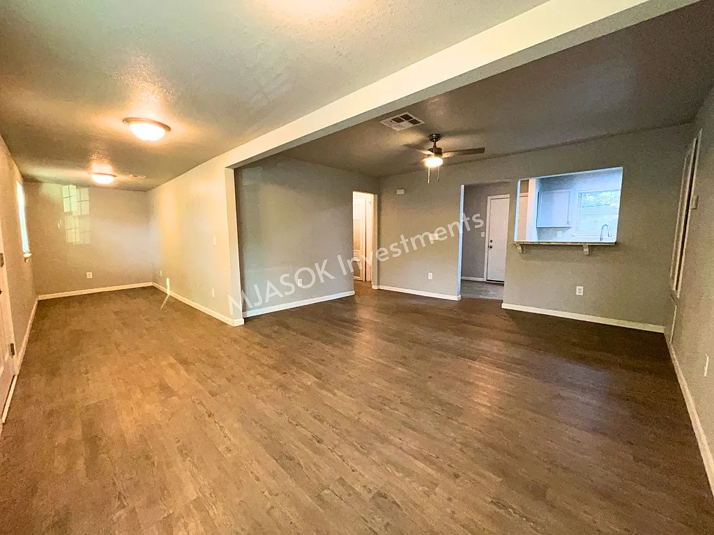 3 bed, 2.0 bath, 1101 sqft, $975 — Photo 2