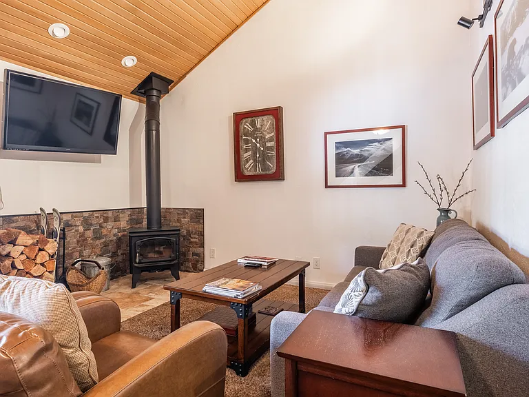 2289 Sierra Nevada Rd #K11 — Photo 1