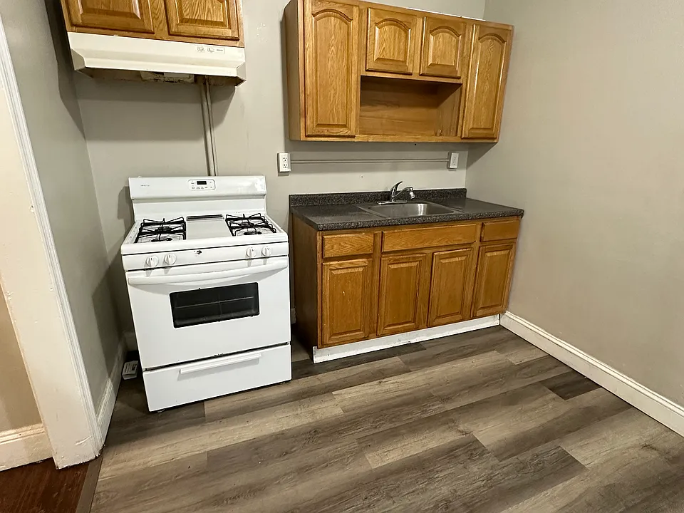 35 Squire St #B2