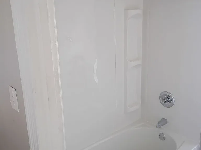 1208-1208 1/2 Isabella St — Photo 14