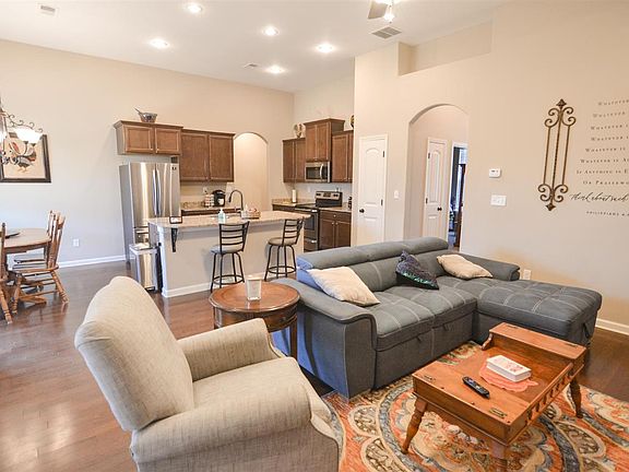 5th image of 45 Briar Hollow Ln