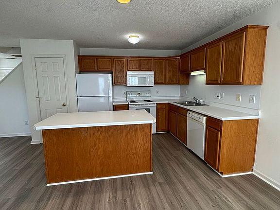 4th image of 147 Springwood Ln