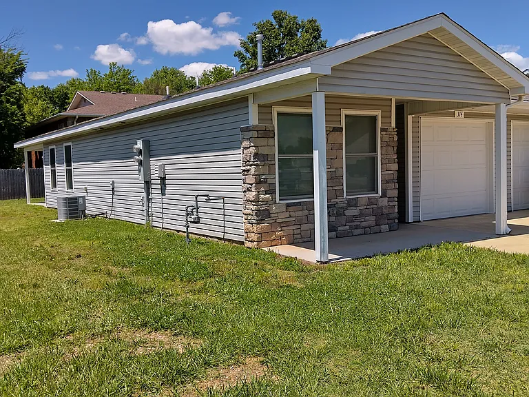 314 Wolfe Dr — Photo 2