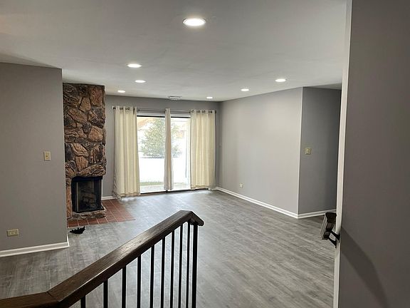 5th image of 830 Thornton Ct