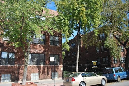1st image of 642 W Cornelia Ave APT 3N