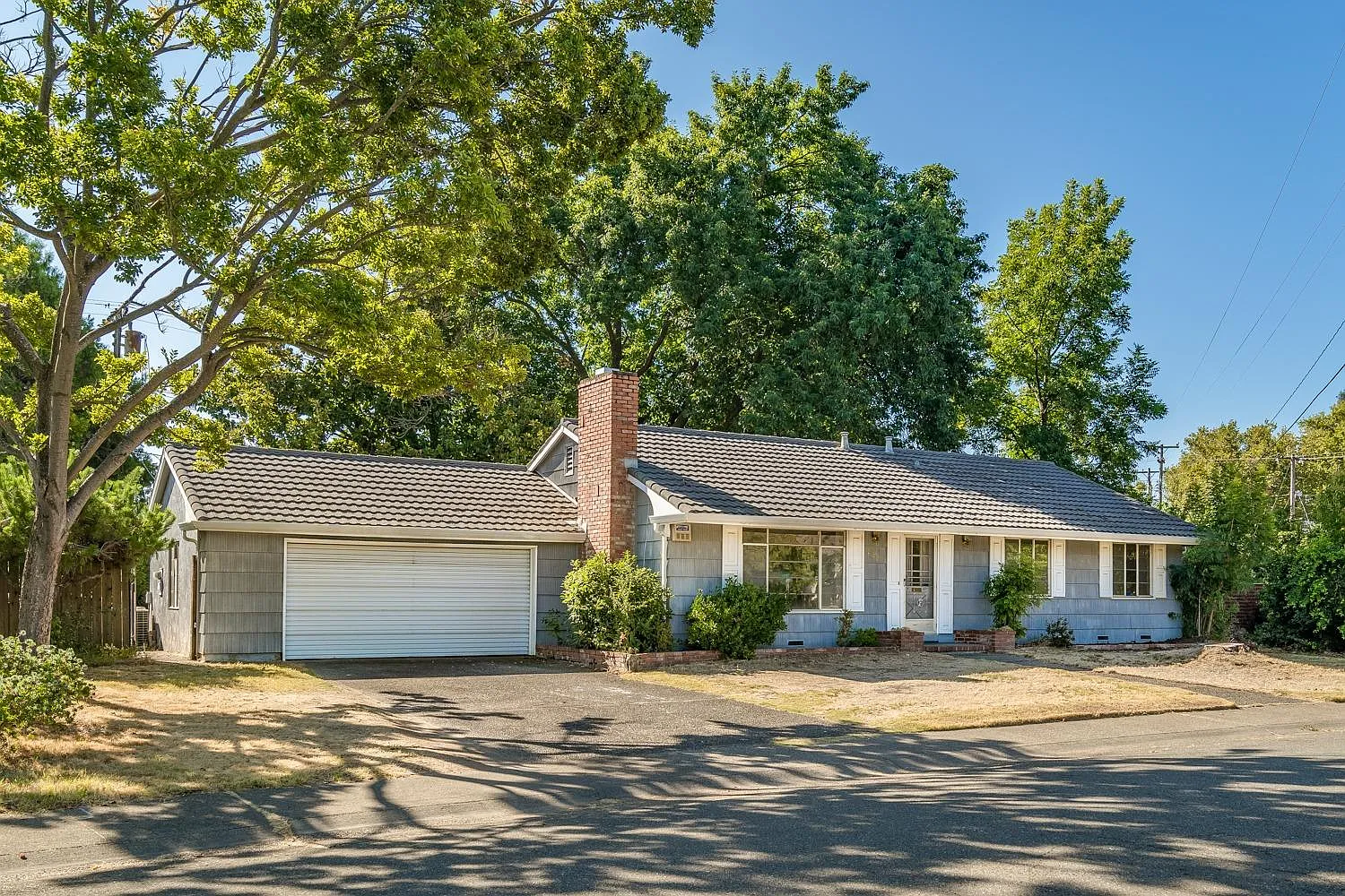 200 Zola Ave photo 1