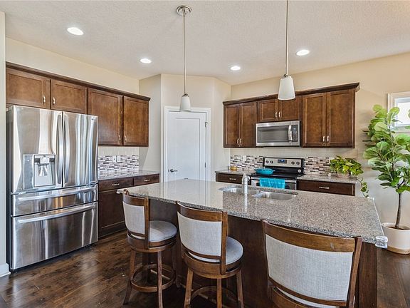 4th image of 1840 SE Waddell Way