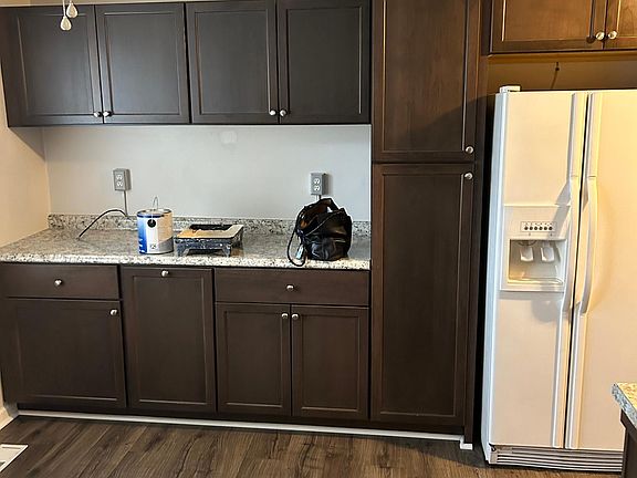 4th image of 207 Hickory Cir