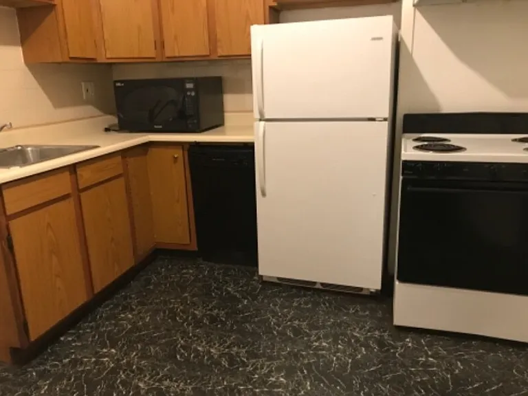 33 Cunard St #4B — Photo 1