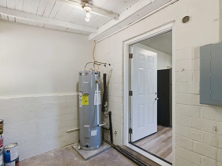 116 Chester Ave — Photo 26