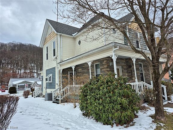2nd image of 902 2nd Ave
