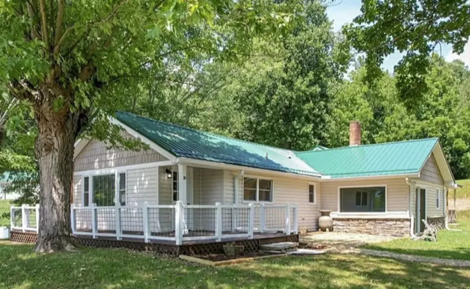 Beautiful Artistic Dog-Friendly Farmhouse Near Asheville, Cozy, Nature — Photo 1
