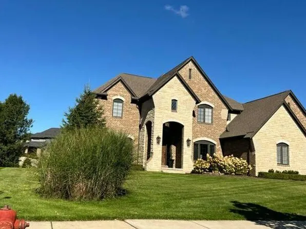 3504 Royal Berkshire Ln, Oakland, MI 48363