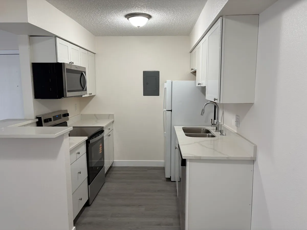 Building Photo - 10150 E Virginia Ave #106