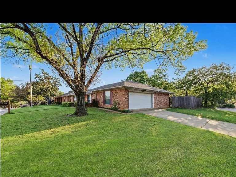 4900 Ridgeline Dr — Photo 1