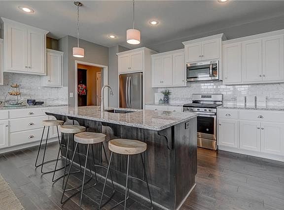 2nd image of 1005 NE Copperwood Dr