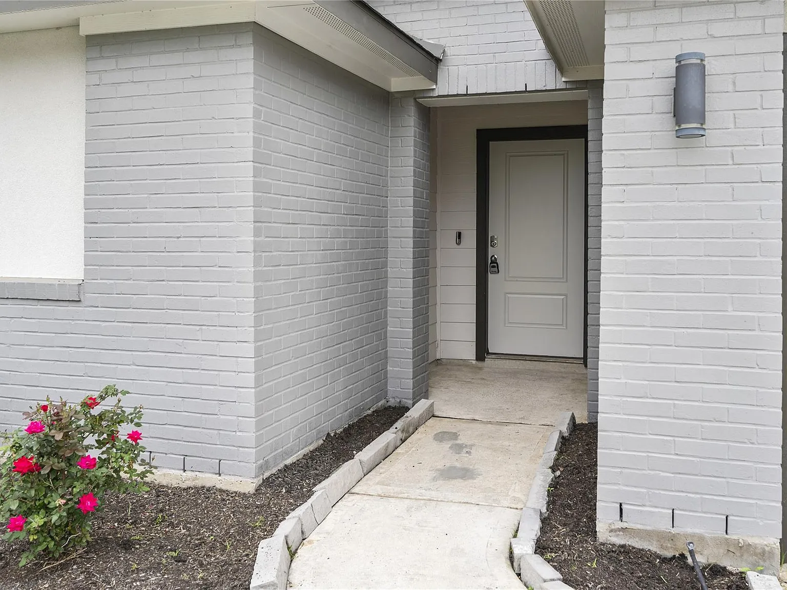 4 bed, 2.0 bath, 1669 sqft, $2,195 — Photo 4
