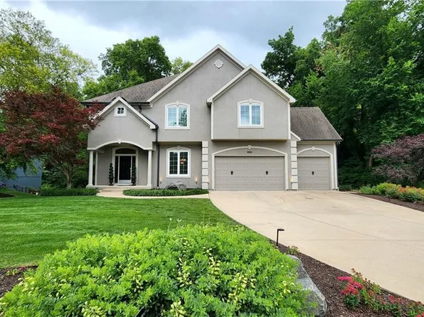 10202 River Hills Dr, Parkville, MO 64152