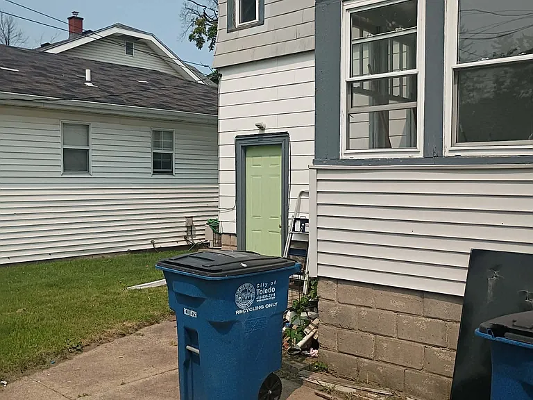 1534 E Broadway St — Photo 5