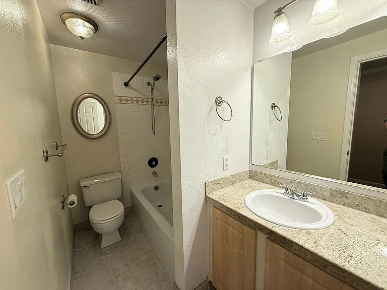 11112 NE 124th Ln #D114 — Photo 24