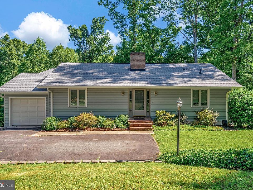 1st image of 8 Ridgemore Cir