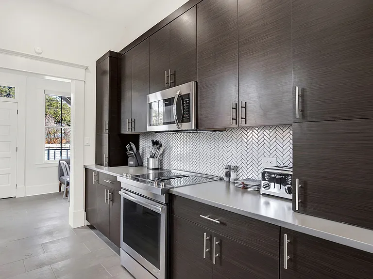 408 W 41st St #B — Photo 27