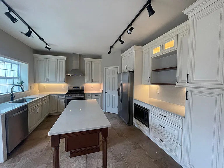 11310 Crossington Rd — Photo 13