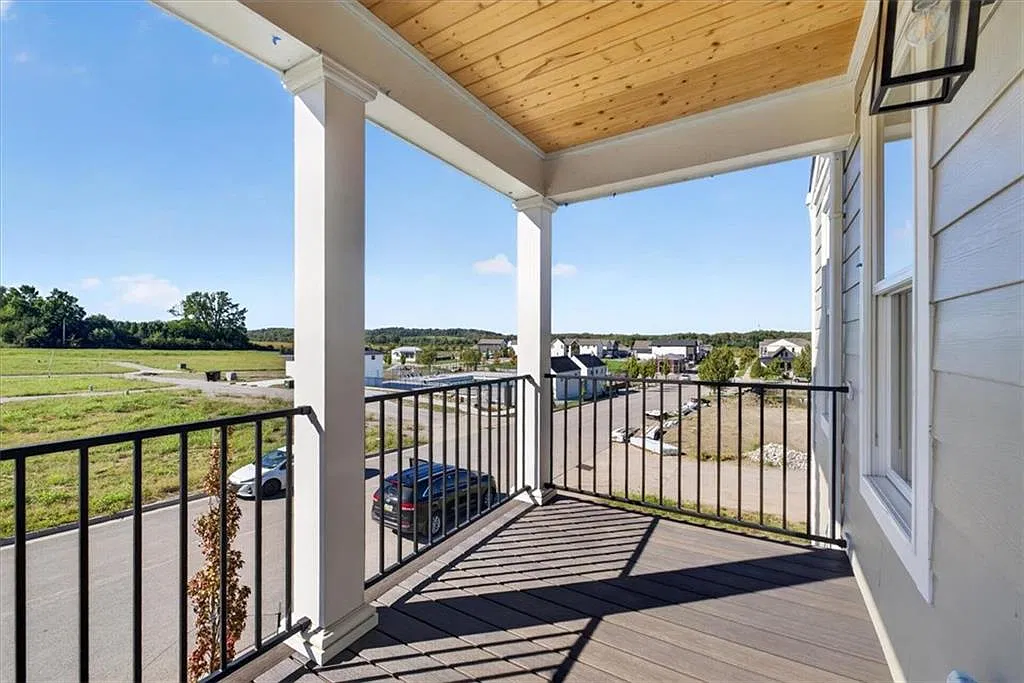 4 bed, 2.5 bath, $2,475 — Photo 4
