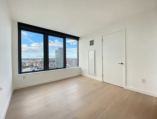 Rented by Chase Global Realty Corp | media 14