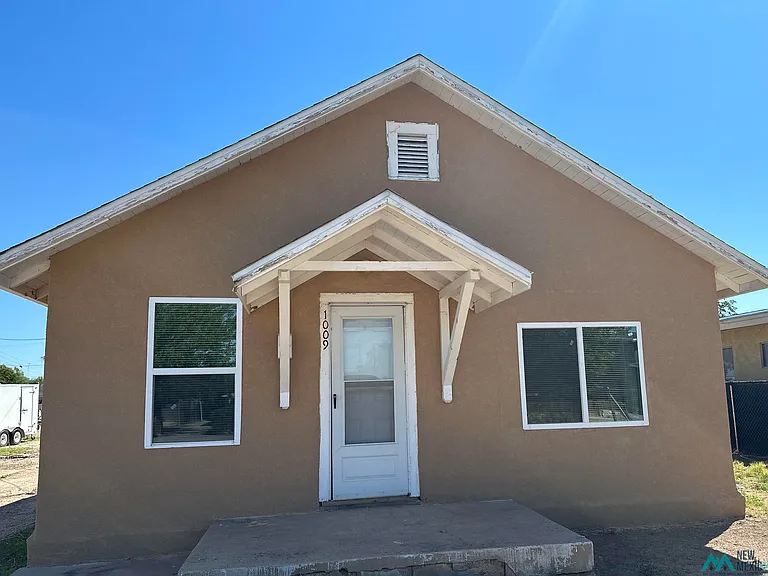 1009 S Lea Ave — Photo 2