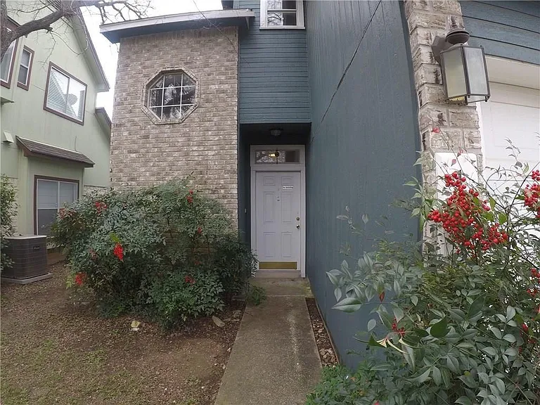 1603 Sylvia Ln — Photo 2