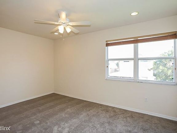 3FF0DF6A-752C-49D3-B1A7-CAE57FDB8EF3