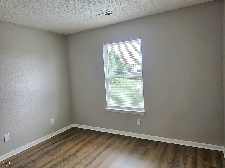 1225 Freemont Ln — Photo 12