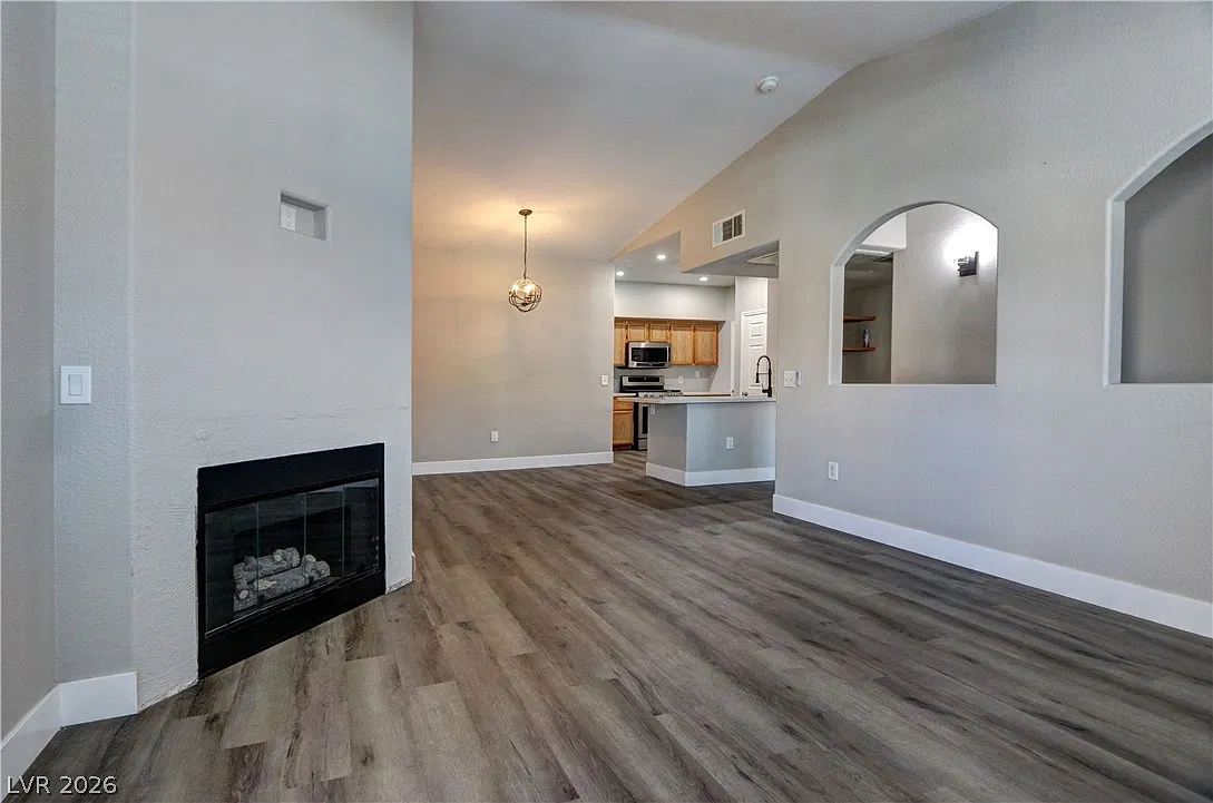 2 bed, 2.0 bath, 1133 sqft, $1,695 — Photo 3