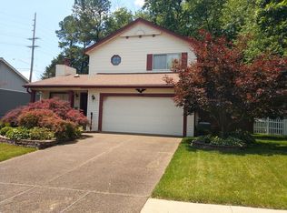 1133 Treetop Village Dr, Ballwin, MO